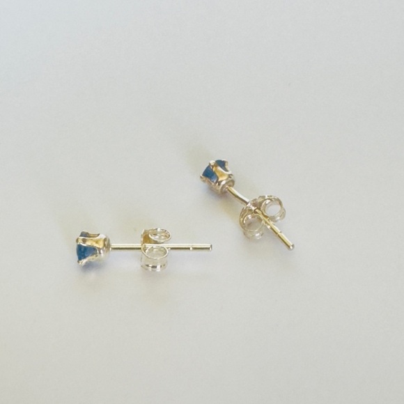 Brand New 2mm Blue Round CZ 925 Sterling Silver Earrings - Picture 2 of 5